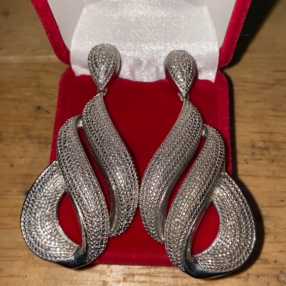Earrings for pierced ears - Picture 1 of 1